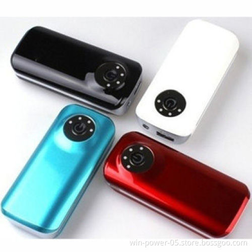 USB Battery Chargers with 5,000mAh High Capacity Li-ion Battery, Simple Design but Good Quality